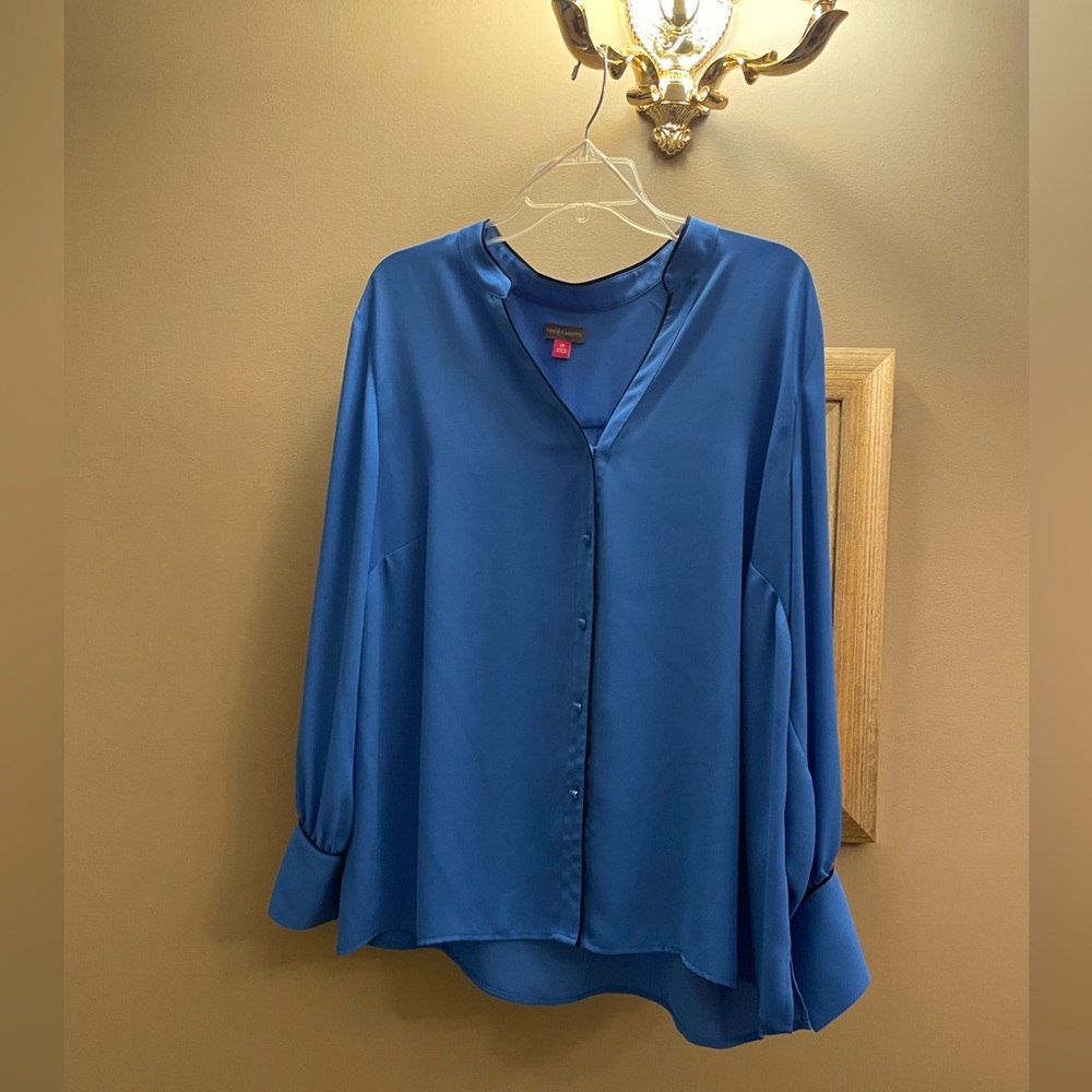 Blue blouse with narrow black piping trim